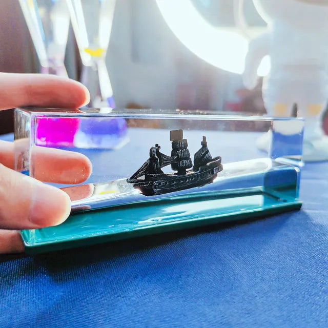 Cruise Ship Liquid Motion Desk Toy