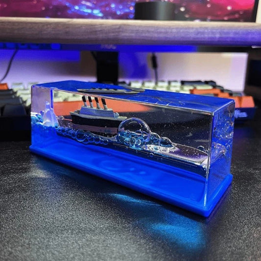 Cruise Ship Liquid Motion Desk Toy