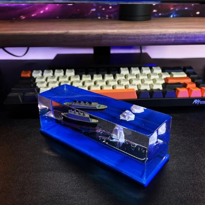 Cruise Ship Liquid Motion Desk Toy