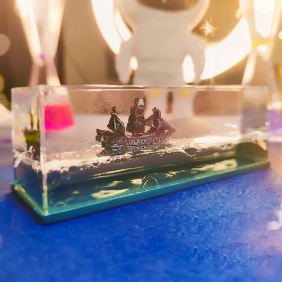 Cruise Ship Liquid Motion Desk Toy